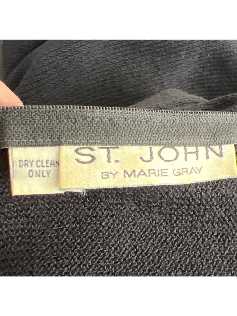 ST. JOHN by MARIE GRAY Skirt Suit 2pc Santana Knit Black & Gold Sz 4 EUC - Picture 6 of 7
